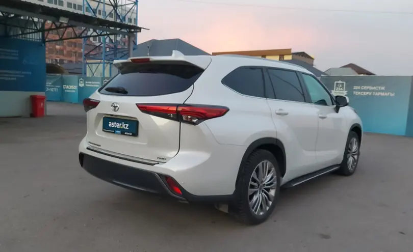 Toyota Highlander 2022 года за 32 500 000 тг. в Шымкент фото 3