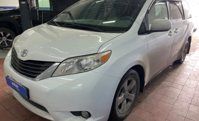 Toyota Sienna 2014 года за 12 000 000 тг. в Астана