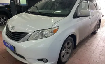 Toyota Sienna 2014 года за 12 000 000 тг. в Астана фото 1