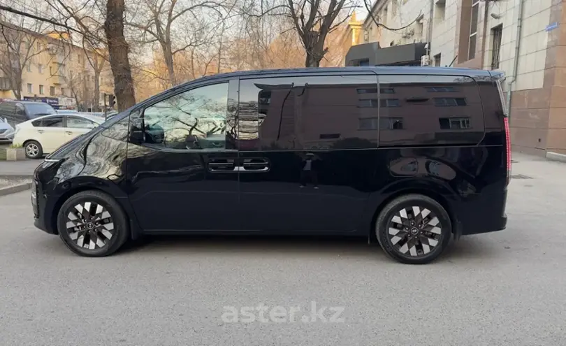 Hyundai Staria 2022 года за 21 500 000 тг. в Алматы