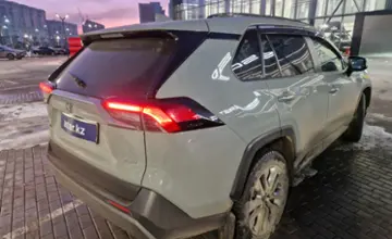 Toyota RAV4 2019 года за 14 000 000 тг. в Астана