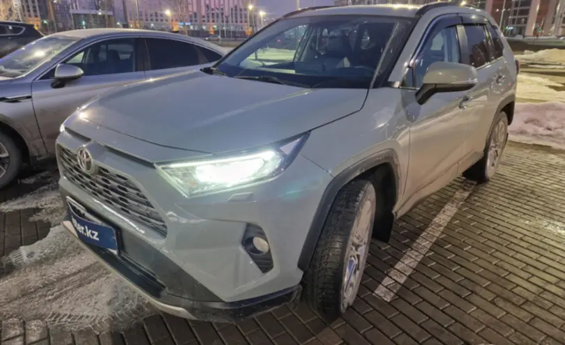 Toyota RAV4 2019 года за 14 000 000 тг. в Астана
