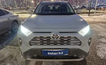 Toyota RAV4 2019 года за 14 000 000 тг. в Астана фото 2