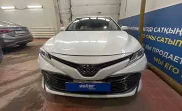 Toyota Camry 2018 года за 11 000 000 тг. в Астана фото 2