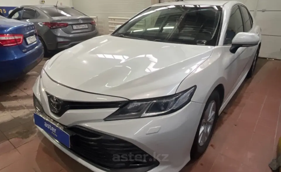 Toyota Camry 2018 года за 11 000 000 тг. в Астана