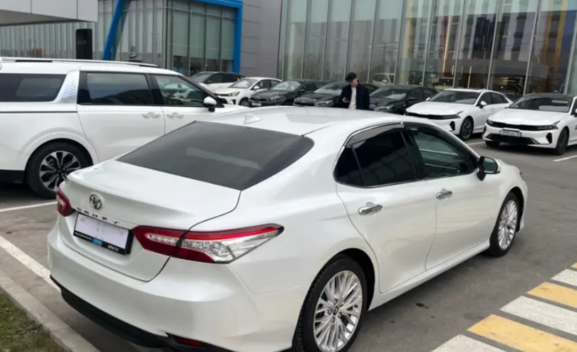 Toyota Camry 2018 года за 14 500 000 тг. в Шымкент фото 5