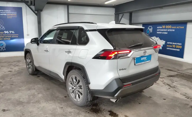 Toyota RAV4 2020 года за 14 500 000 тг. в Астана фото 4
