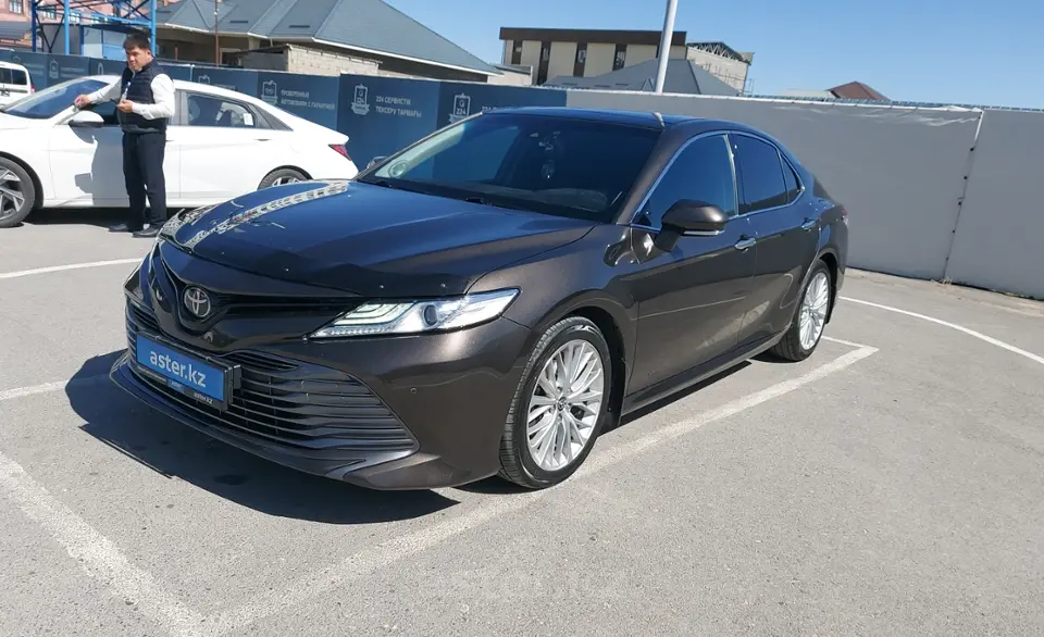 Toyota Camry 2020 года за 13 600 000 тг. в Шымкент