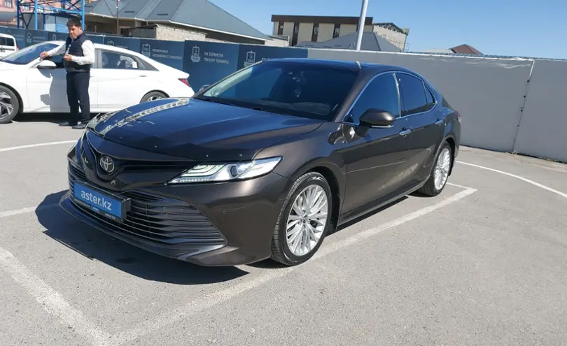 Toyota Camry 2020 года за 13 600 000 тг. в Шымкент