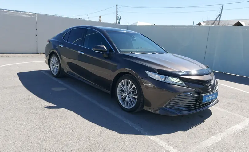 Toyota Camry 2020 года за 13 600 000 тг. в Шымкент фото 2