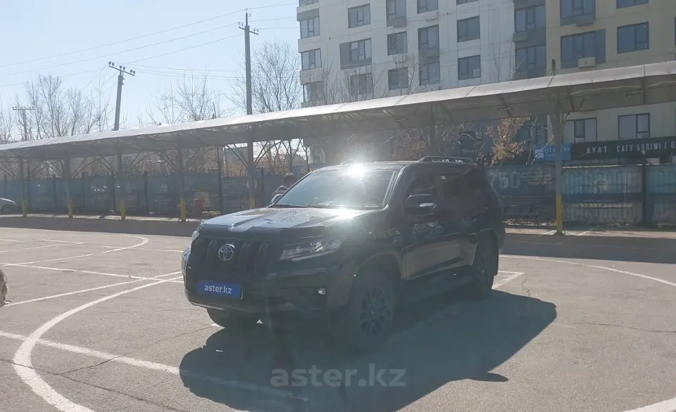 Toyota Land Cruiser Prado 2023 года за 28 300 000 тг. в Алматы
