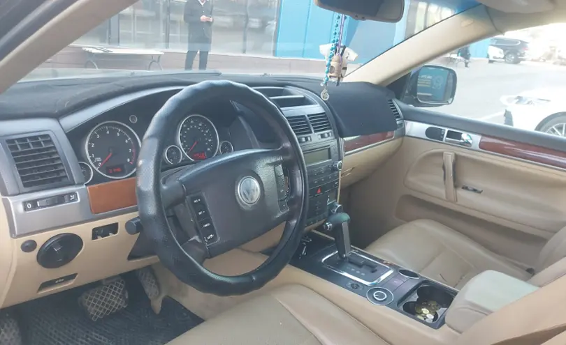 Volkswagen Touareg 2004 года за 4 300 000 тг. в Алматы фото 5