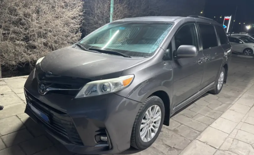 Toyota Sienna 2017 года за 17 000 000 тг. в Талдыкорган