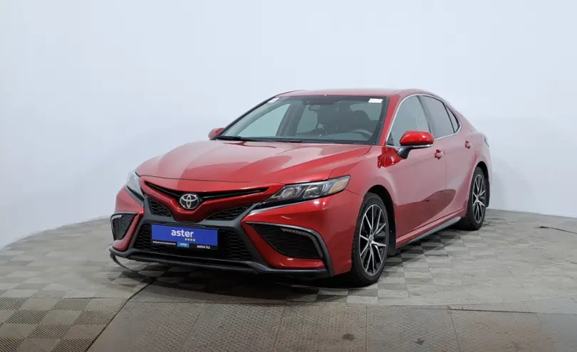 Toyota Camry 2021 года за 9 740 000 тг. в Астана