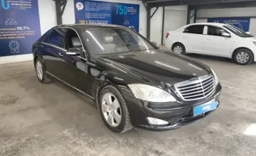 Mercedes-Benz S-Класс 2007 года за 6 990 000 тг. в Астана фото 2