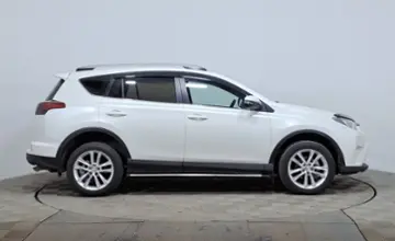 Toyota RAV4 2017 года за 10 250 000 тг. в Астана фото 4
