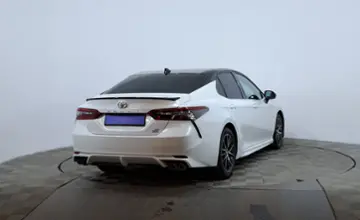Toyota Camry 2021 года за 11 790 000 тг. в Астана