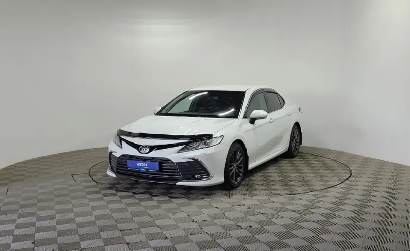 Toyota Camry 2021 года за 14 990 000 тг. в Алматы