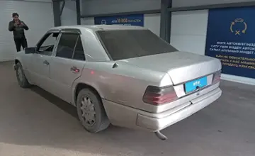Mercedes-Benz E-Класс 1993 года за 990 000 тг. в Астана фото 4