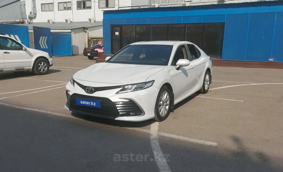 Toyota Camry 2021 года за 13 950 000 тг. в Алматы
