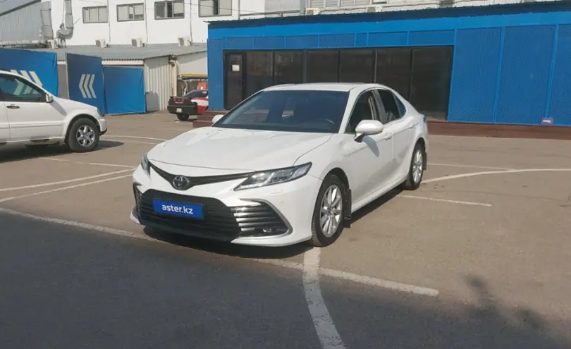 Toyota Camry 2021 года за 13 950 000 тг. в Алматы