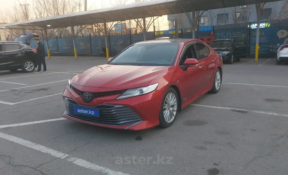 Toyota Camry 2019 года за 14 000 000 тг. в Алматы