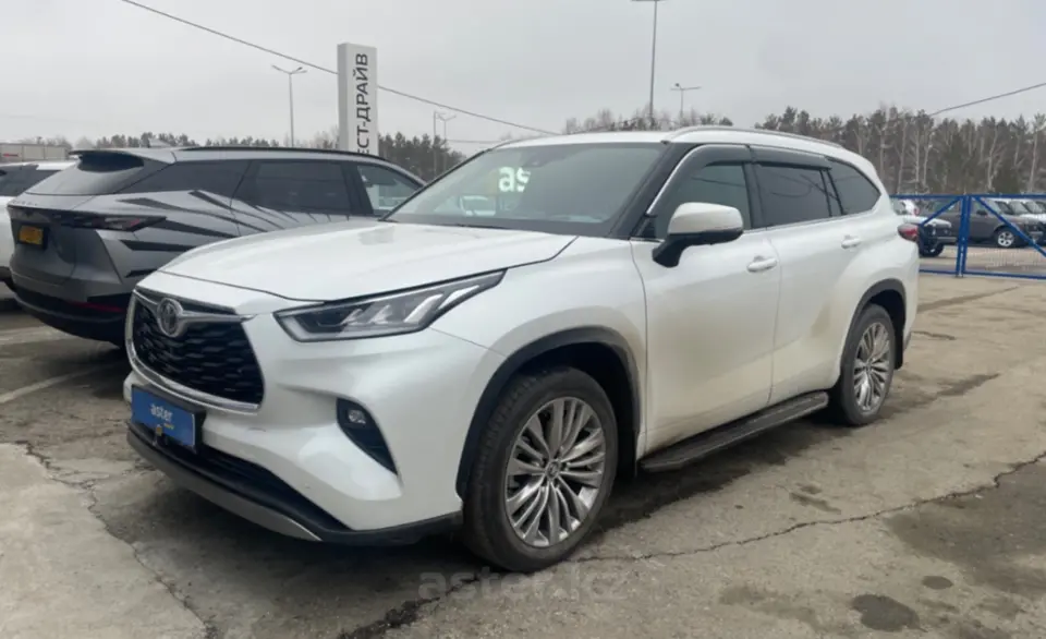 Toyota Highlander 2024 года за 28 000 000 тг. в Усть-Каменогорск