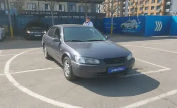 Toyota Camry 2000 года за 3 500 000 тг. в Алматы фото 2