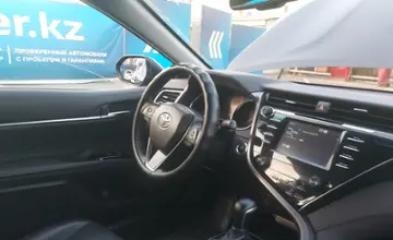 Toyota Camry 2020 года за 13 000 000 тг. в Алматы фото 5