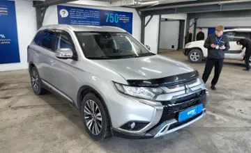 Mitsubishi Outlander 2019 года за 10 700 000 тг. в Астана фото 2