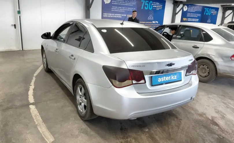 Chevrolet Cruze 2010 года за 2 800 000 тг. в Астана фото 4