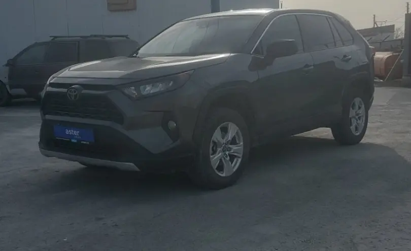 Toyota RAV4 2022 года за 15 000 000 тг. в Атырау