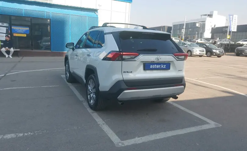 Toyota RAV4 2023 года за 18 900 000 тг. в Алматы фото 4
