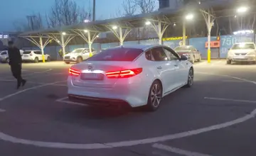 Kia K5 2016 года за 9 600 000 тг. в Алматы фото 3