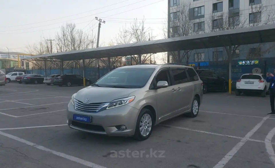 Toyota Sienna 2015 года за 15 000 000 тг. в Алматы