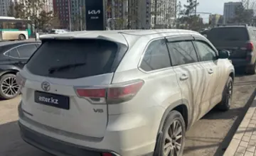 Toyota Highlander 2014 года за 17 000 000 тг. в Астана
