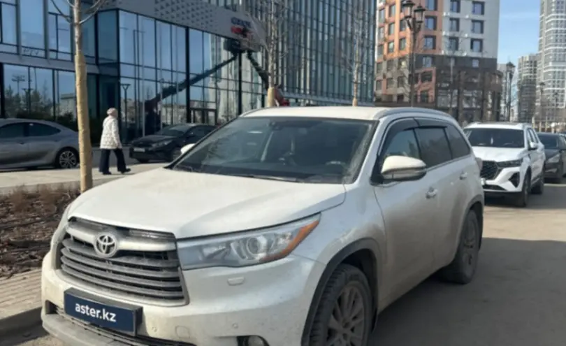 Toyota Highlander 2014 года за 17 000 000 тг. в Астана