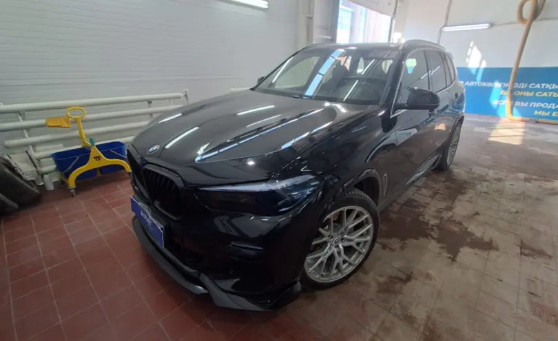 BMW X5 2021 года за 32 000 000 тг. в Астана