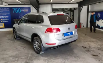 Volkswagen Touareg 2012 года за 13 000 000 тг. в Астана фото 4