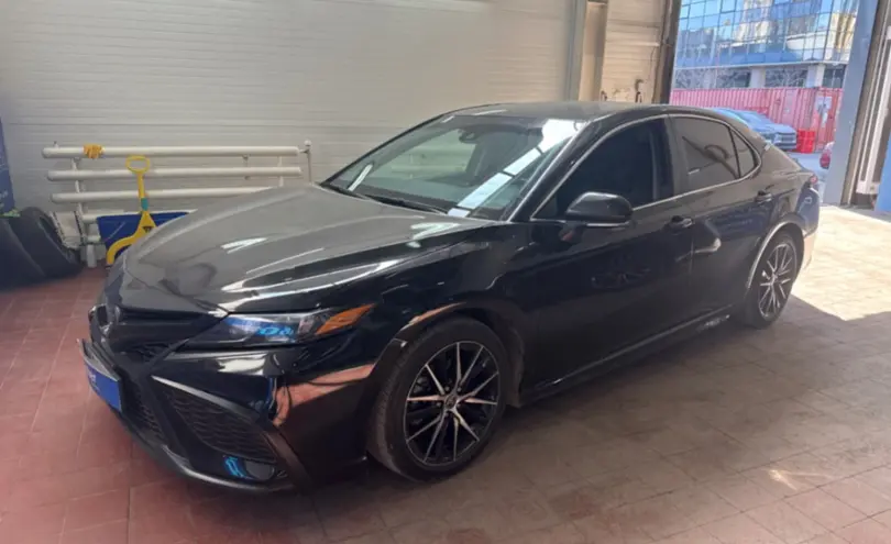 Toyota Camry 2023 года за 14 000 000 тг. в Астана