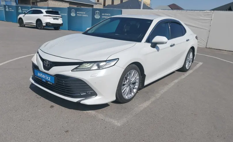 Toyota Camry 2019 года за 13 000 000 тг. в Шымкент