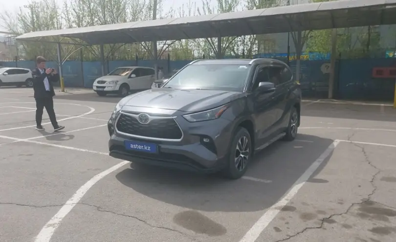 Toyota Highlander 2022 года за 28 000 000 тг. в Алматы