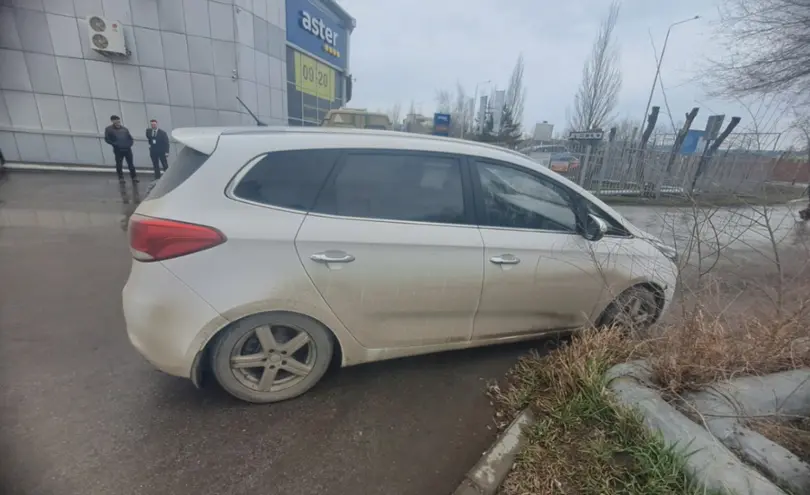 Kia Carens 2014 года за 5 500 000 тг. в Костанай фото 4
