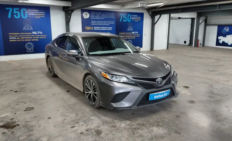 Toyota Camry 2018 года за 11 000 000 тг. в Астана фото 2