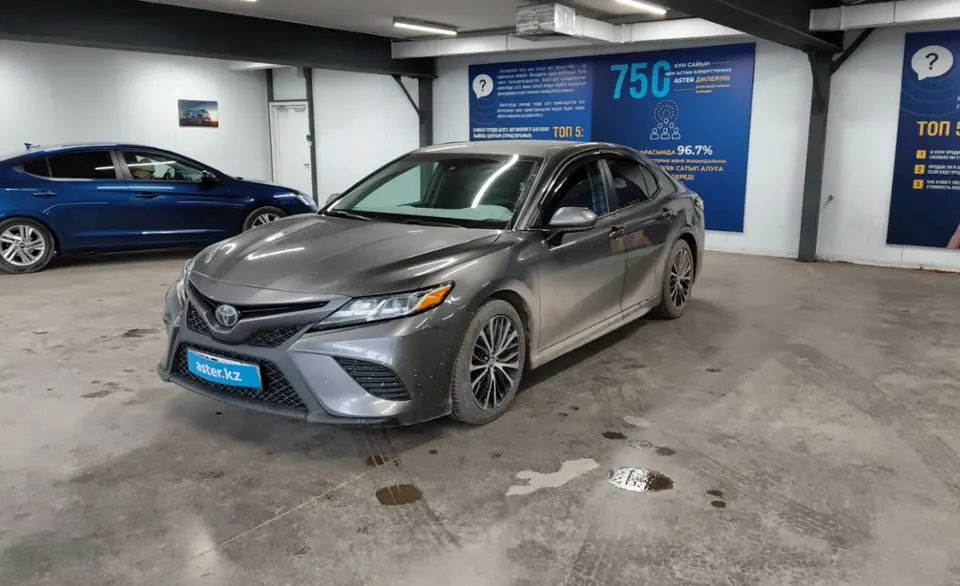Toyota Camry 2018 года за 11 000 000 тг. в Астана