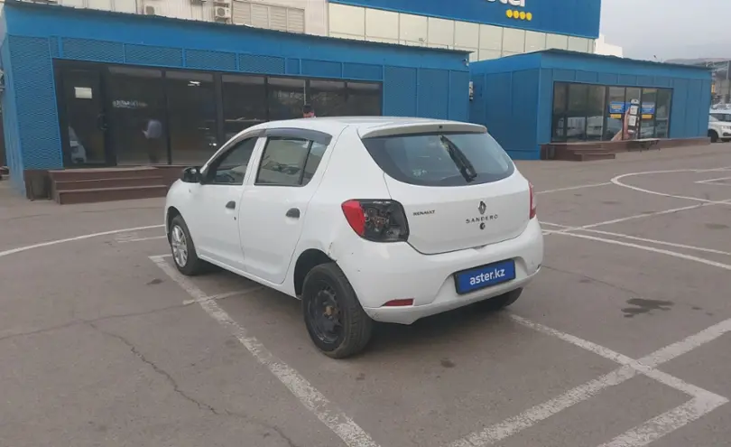 Renault Sandero 2018 года за 3 000 000 тг. в Алматы фото 4