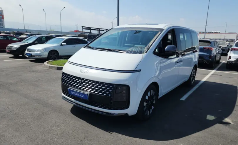 Hyundai Staria 2025 года за 25 000 000 тг. в Алматы