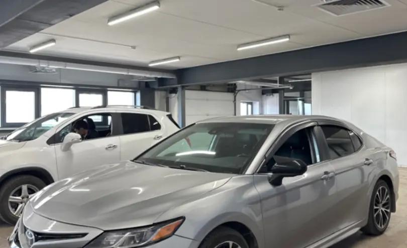 Toyota Camry 2020 года за 13 400 000 тг. в Астана