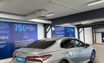 Toyota Camry 2020 года за 13 400 000 тг. в Астана