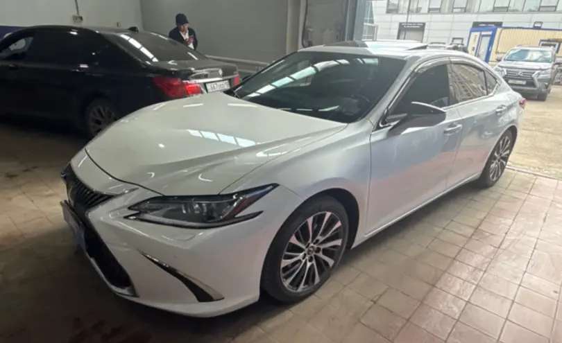 Lexus ES 2018 года за 20 000 000 тг. в Астана